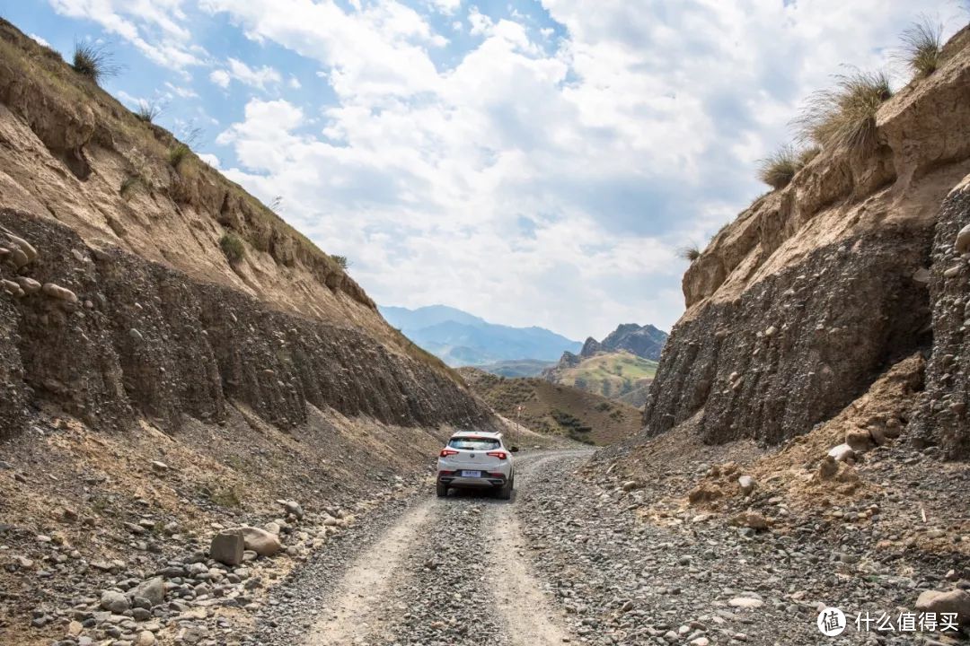 自驾穿越天山地理走廊 半废弃国防公路新疆S101全程游记