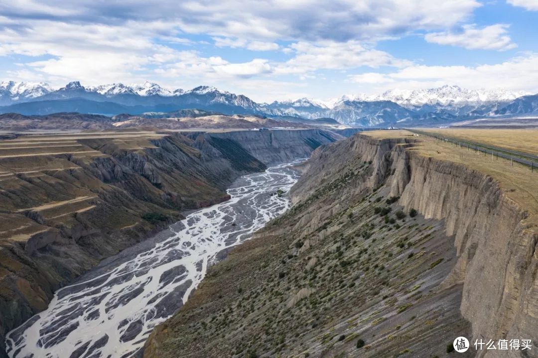 自驾穿越天山地理走廊 半废弃国防公路新疆S101全程游记