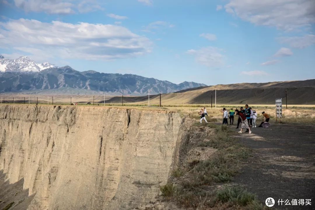 自驾穿越天山地理走廊 半废弃国防公路新疆S101全程游记