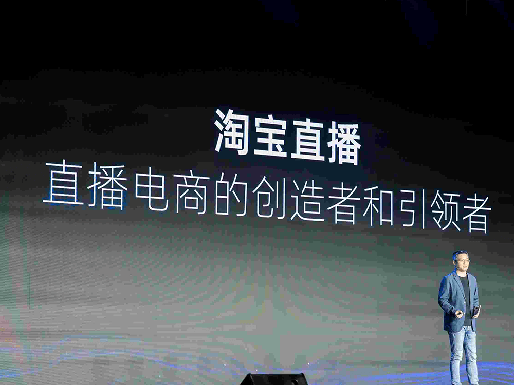 湖北高速部分路段免费放行 湖北交警开道护送高速滞留车辆通行_新闻频道_中华网